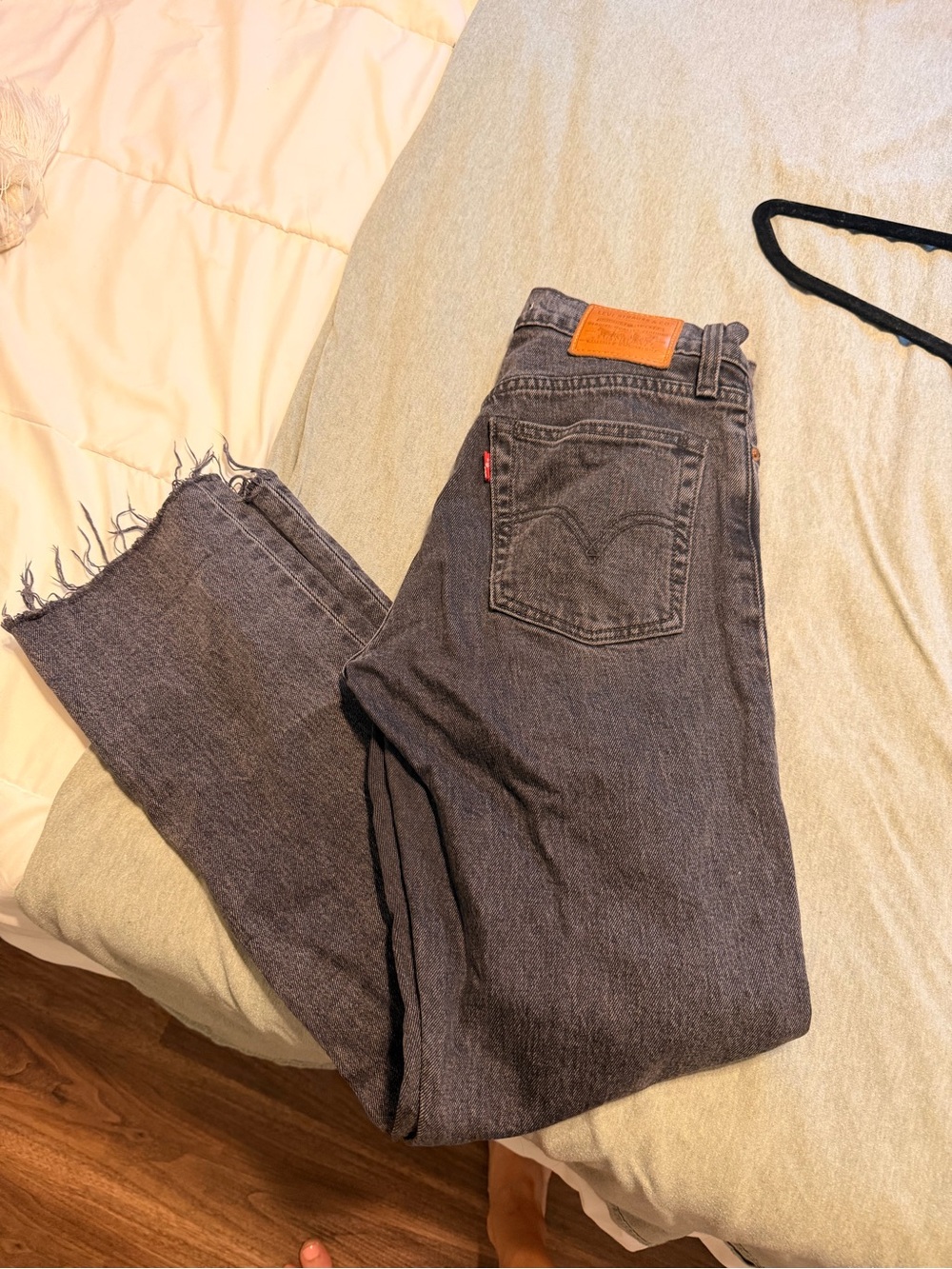 Levi’s premium Wedgie Straight Black heathered Jeans - women 25/28